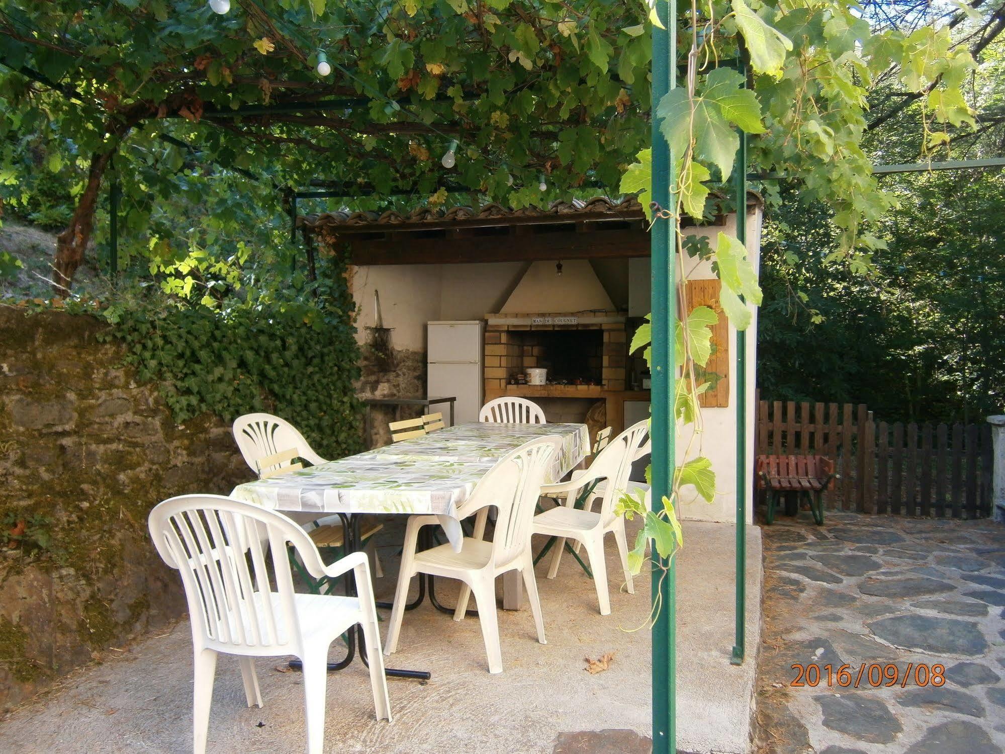 Hotel Mas Du Cougnet Valleraugue Esterno foto